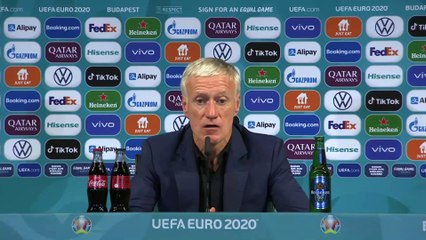 Deschamps : "Les cartes en main"