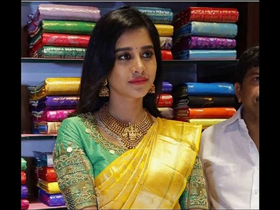 Latest Contrast Blouses for Yellow Sarees 2021_Latest Contrast Blouse Designs for Yellow  Saree 2021