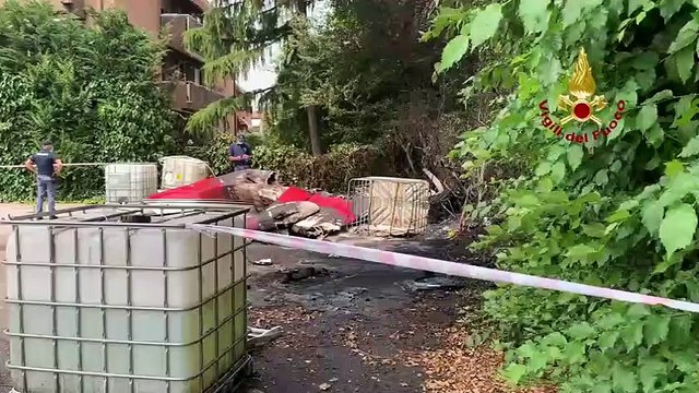 Ultraleggero precipita a Padova, il pilota 84enne milanese ha evitato di finire contro un palazzo