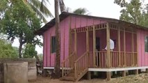 El presidente Iván Duque junto a Postobón, entregan casas en San Andrés