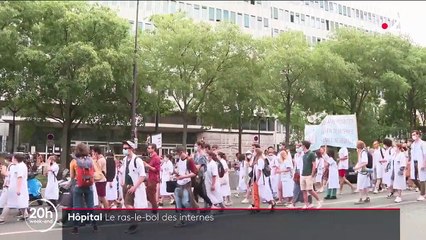 Hôpital : les internes en médecine manifestent et partagent leur détresse
