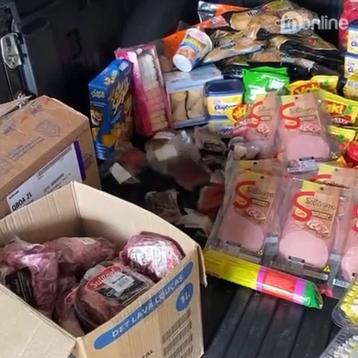 Procon apreende 400 itens vencidos em supermercado; assista