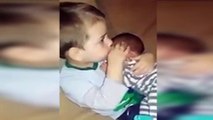 Küçük çocuğun kardeş sevgisi