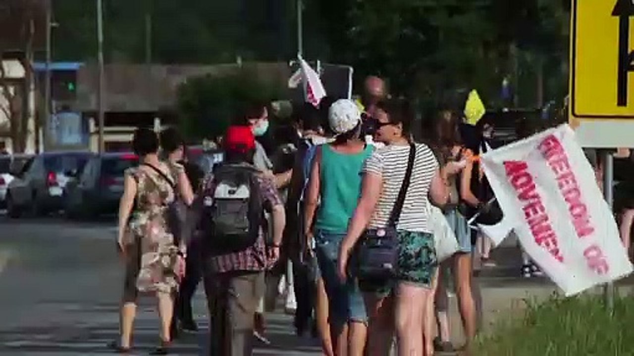 'Frontex abschaffen' - Aktivisten blockieren Grenzposten in Kroatien
