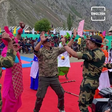 Bollywood Actor Akshay Kumar Interacts With BSF Jawans In J&K
