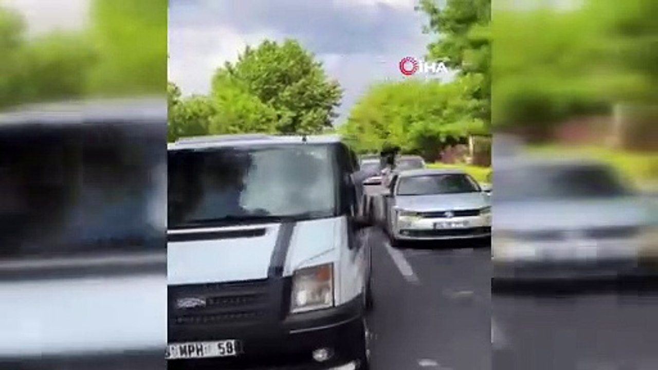 Düğün konvoyunda havaya rastgele ateş edilen anlar kamerada