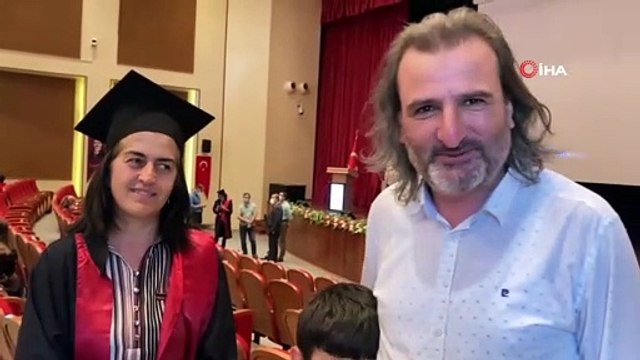 3 çocuk annesi 'Her yaşta öğrenilecek çok şey var' dedi, 47 yaşında üniversiteyi birincilikle bitirdi