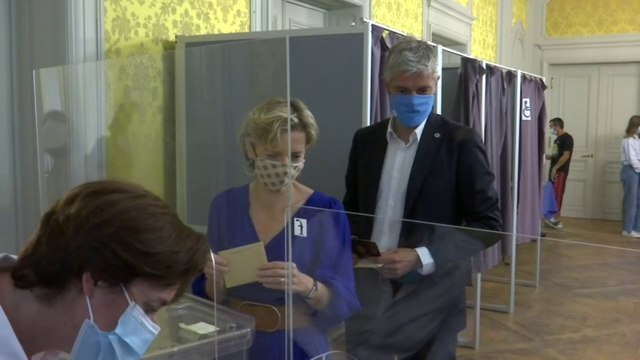 Élections régionales: Laurent Wauquiez vote au Puy-en-Velay