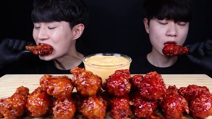 Video herunterladen: ENG SUB) ASMR SPICY CHICKEN & FRIED CHICKEN EATING SOUNDS MUKBANG 먹방ASMR MUKBANG With Chiyoon ASMR치윤