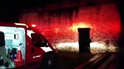 Jovem de 23 anos é socorrida após sofrer queda de oito metros em construção abandonada