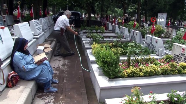 Edirnekapı Şehitliği'nde buruk Babalar Günü
