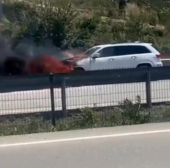 Otomobil alev alev yandı