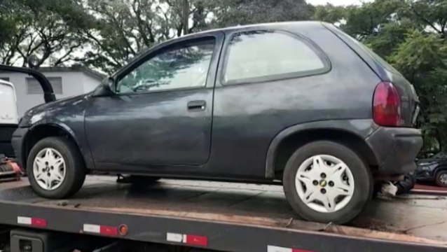 Carro furtado no Florais do Paraná é encontrado, abandonado, no Conjunto Riviera