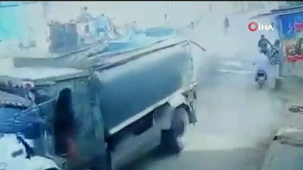 Seyir halindeki otobüsün devrilmesi saniye saniye kaydedildi