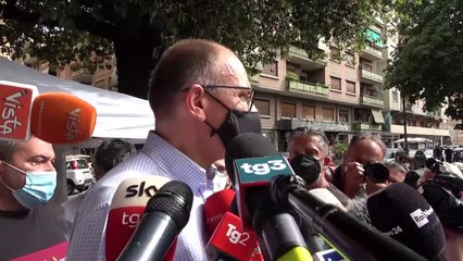 Roma, Letta al voto per le primarie: "Il popolo del centro-sinistra c'è, questo è il metodo giusto"