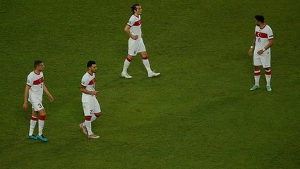 İsviçre karşısında tel tel dökülen Milli Takım'ı tribünler ıslıkladı