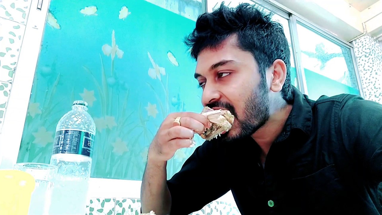 প্রাচীনতম হোটেলে দুপুরবেলা মোরগ পোলাও খেলাম || ট্রেডিশনাল মোরগ পোলাও