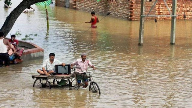 Roads submerged, bridges washed away, flash flood in Bengal