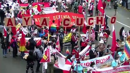 Partidarios de Fujimori y Castillo marchan en Perú, que sigue sin nuevo presidente