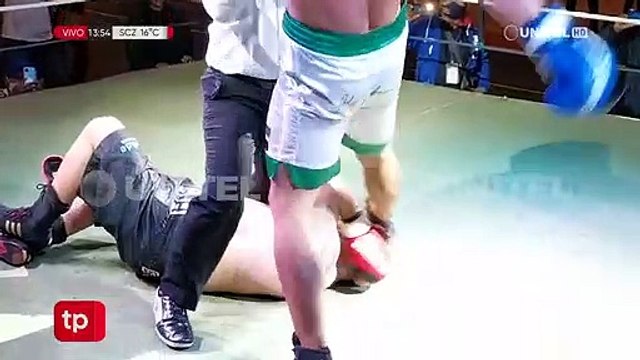 Cobija: pelea de box termina en un escándalo con patadas y pisotones