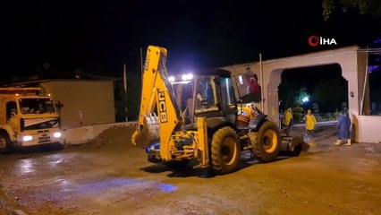 Sele neden olan sağanak yağış sonrası temizleme çalışmaları aralıksız sürüyor