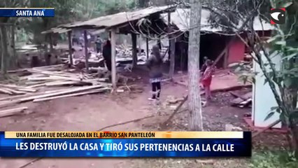 Les destruyó la casa y tiró sus pertenencias a la calle