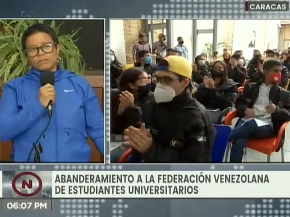 Abanderados estudiantes universitarios de Caracas rumbo al III Congreso Bicentenario de la FVEU