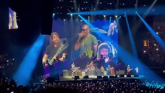 Dave Chapelle Sings Radiohead Creep With Foo FIghters