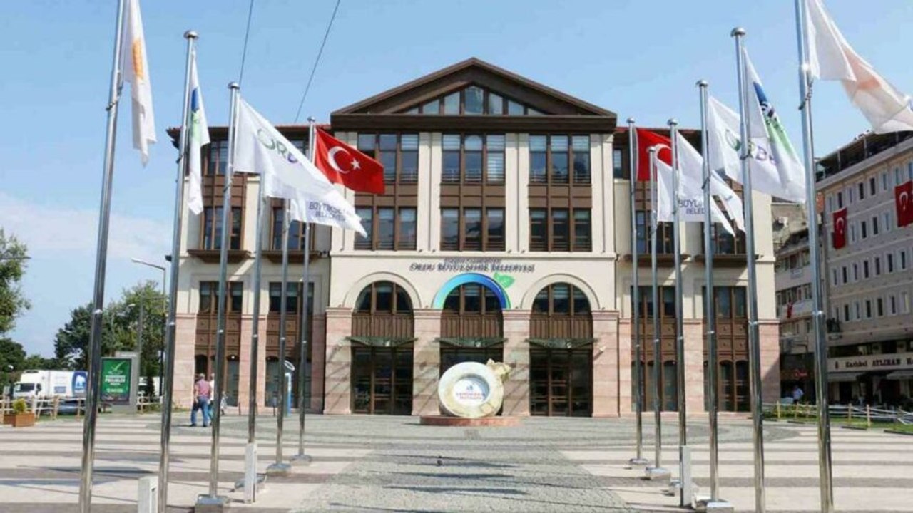 AKP’li belediyeye zor soru: 700 bin lira kimin cebinde?