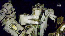Astronotlar 6 saatlik uzay yürüyüşünü başarıyla tamamladı