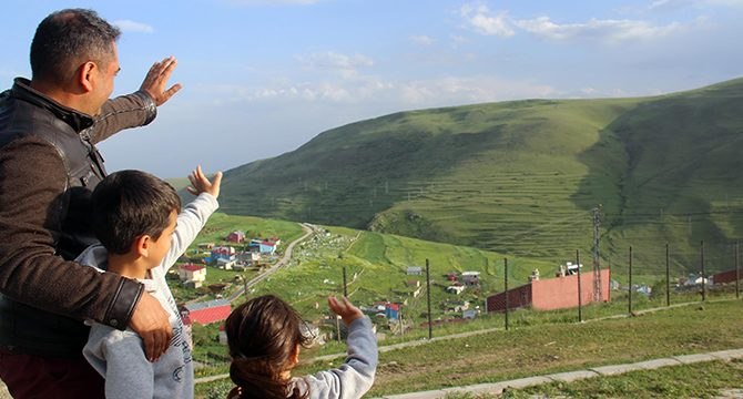 Atatürk’ün silüeti, Karadağ sırtlarında