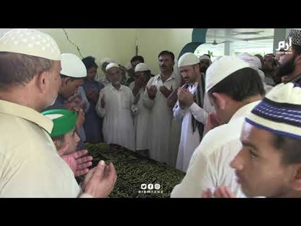 جنازة لأحد ضحايا زلزال باكستان الذي أودى بحياة 22 شخص