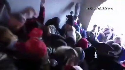 Salen a la luz nuevas imágenes del asalto al Capitolio