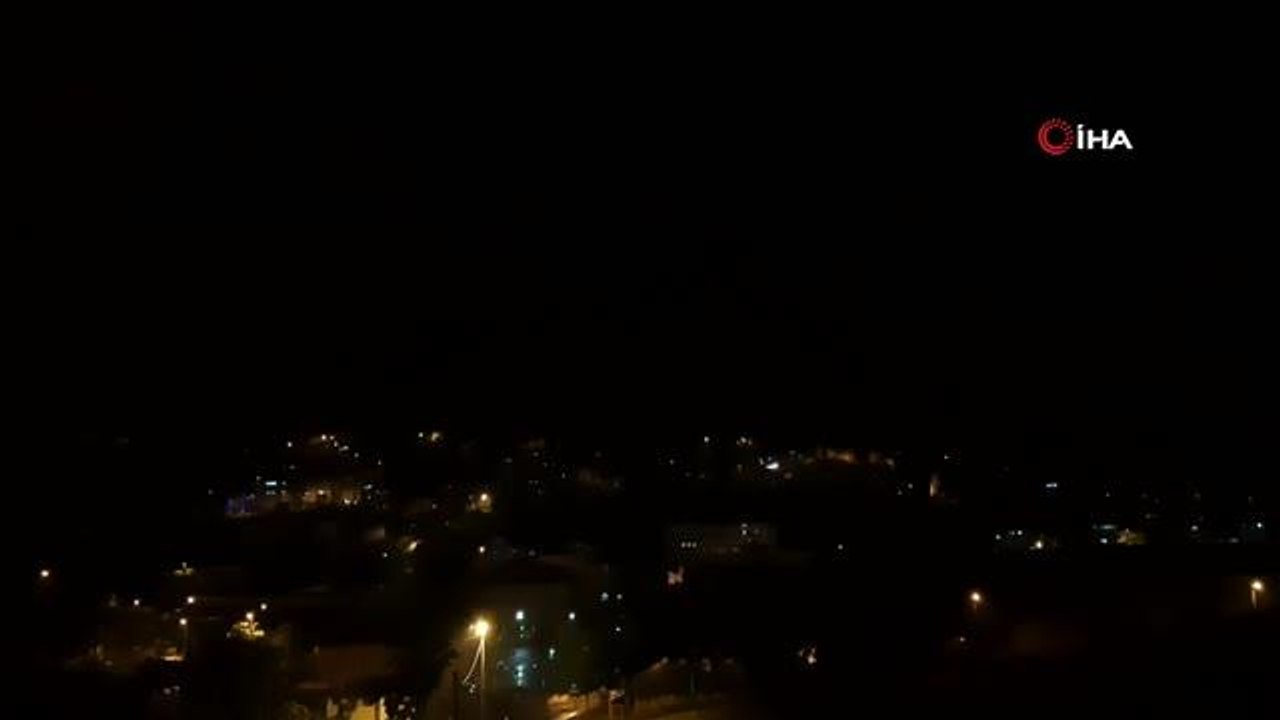 Şimşekler şehri aydınlattı