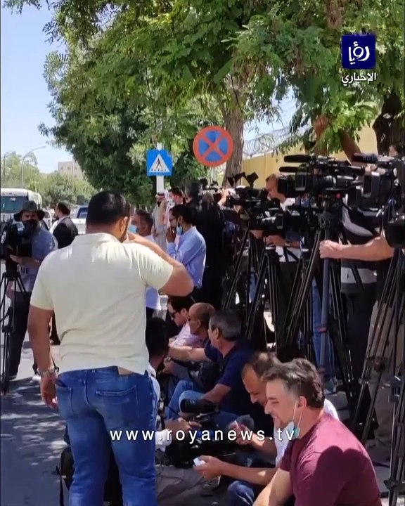 لحظة وصول المتهمين بقضية الفتنة باسم عوض الله والشريف "عبدالرحمن حسن" إلى محكمة أمن الدولة
