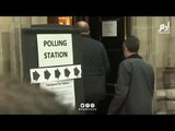 بوريس جونسون يذهب للإدلاء بصوته في الانتخابات البرلمانية المبكرة رفقة كلبه