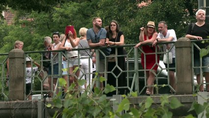 Entspannt und ohne Krawatte: Ein Schiffskonzert auf der Moldau