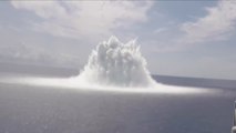 La Marina estadounidense testa con explosivos la resistencia de uno de sus portaaviones