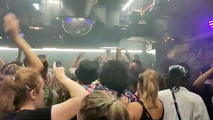 Aplaudiments i ovacions a Jamboree per tornar a obrir