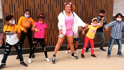 Rakhi Sawant ने Gym बाहर बच्चों से मस्ती मस्ती में सीखा Dance | FilmiBeat