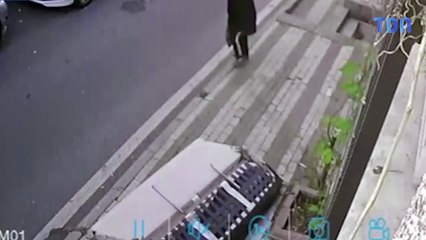 Il jette son canapé par la fenêtre et a failli tuer sa voisine dans la rue