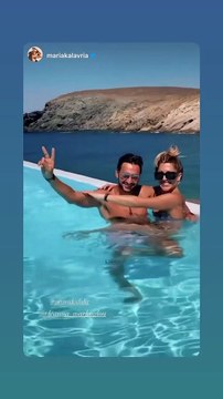 Πάνος Καλίδης με τη γυναίκα του στη Μύκονο