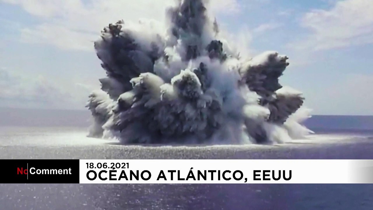 La Armada estadounidense prueba la resistencia de uno de sus portaviones a base de explosivos