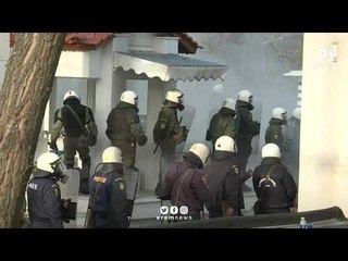 الشرطة اليونانية تشتبك مع مهاجرين قادمين من تركيا #إرم_نيوز