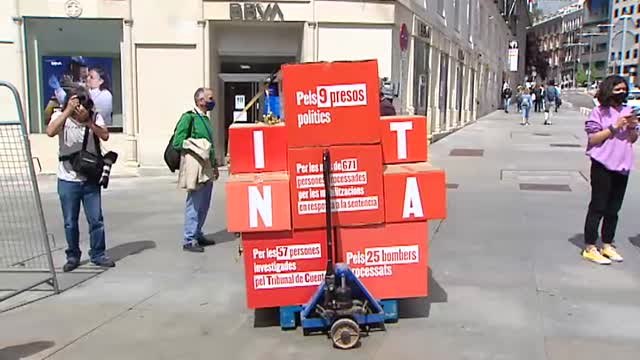 El independentismo presenta ante el Congreso más de 200.000 firmas por una ley de Amnistía