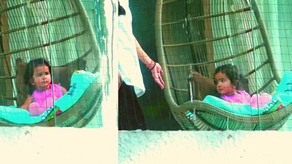 Shilpa Shetty की बेटी Shamisha Balcony में पहली बार ऐसे खेलती दिखी  |FilmiBeat