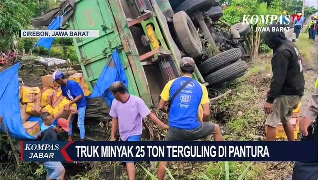 Truk Bermuatan Minyak Goreng 25 Ton Terguling
