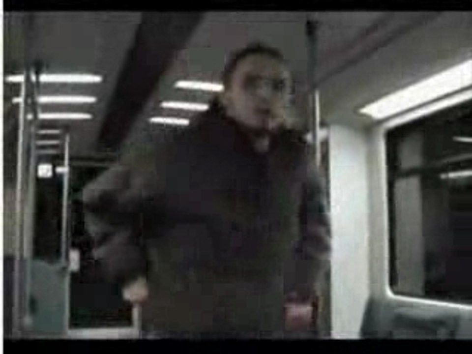 Ridiculisé dans le métro