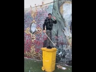 مثل تمثال "المرأة العارية".."متدينون" يطمسون جدارية بن بولعيد ويثيرون غضبًا في الجزائر#إرم_نيوز