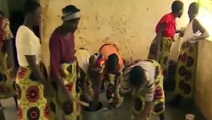 Cep telefonlarını çamurla şarj ediyorlar